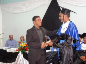 Professor Djan Almeida também homenageado pela turma