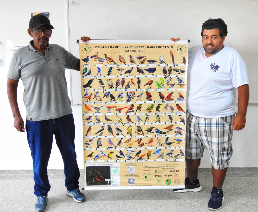 Figura 6: Entrega do Banner ao Conselho Municipal do Meio Ambiente do Município de Serrinha - Consema - representado pelo Membro da Câmara Técnica do Conselho do Meio Ambiente seu Antônio Lima Capila